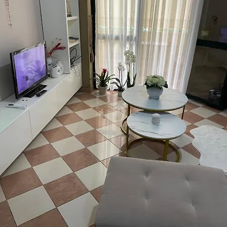 Central Apartment *