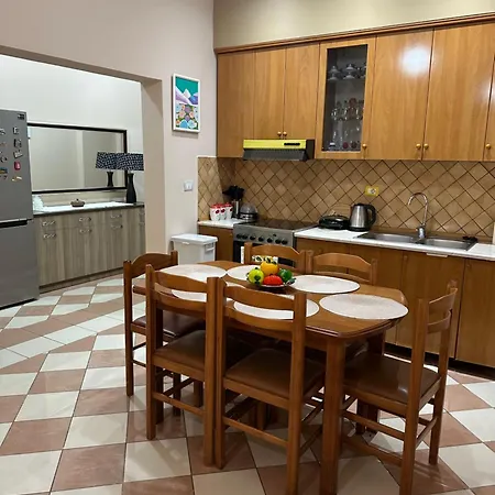 Ira-apartment דירה *